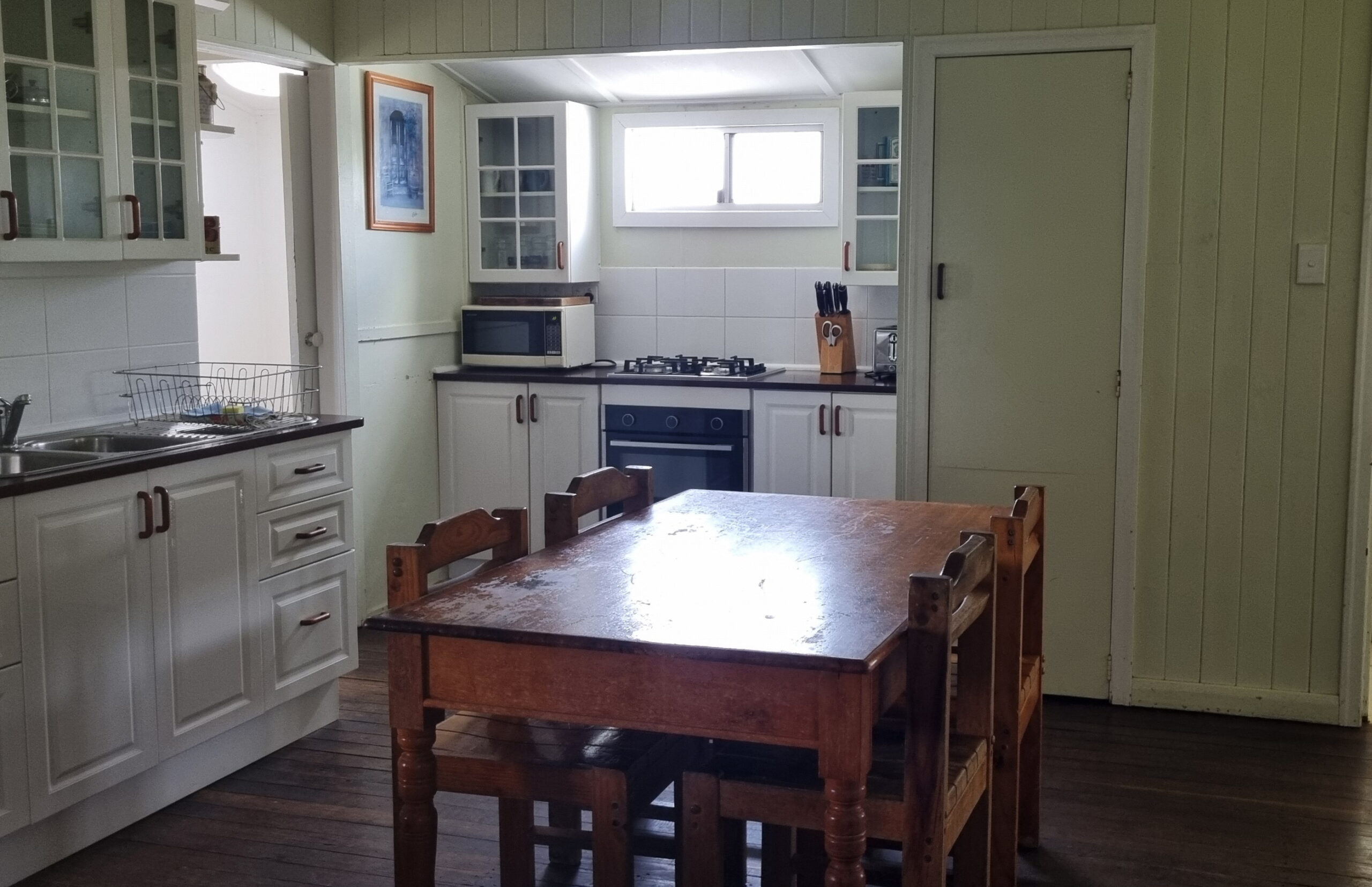 Kitchen & Dining